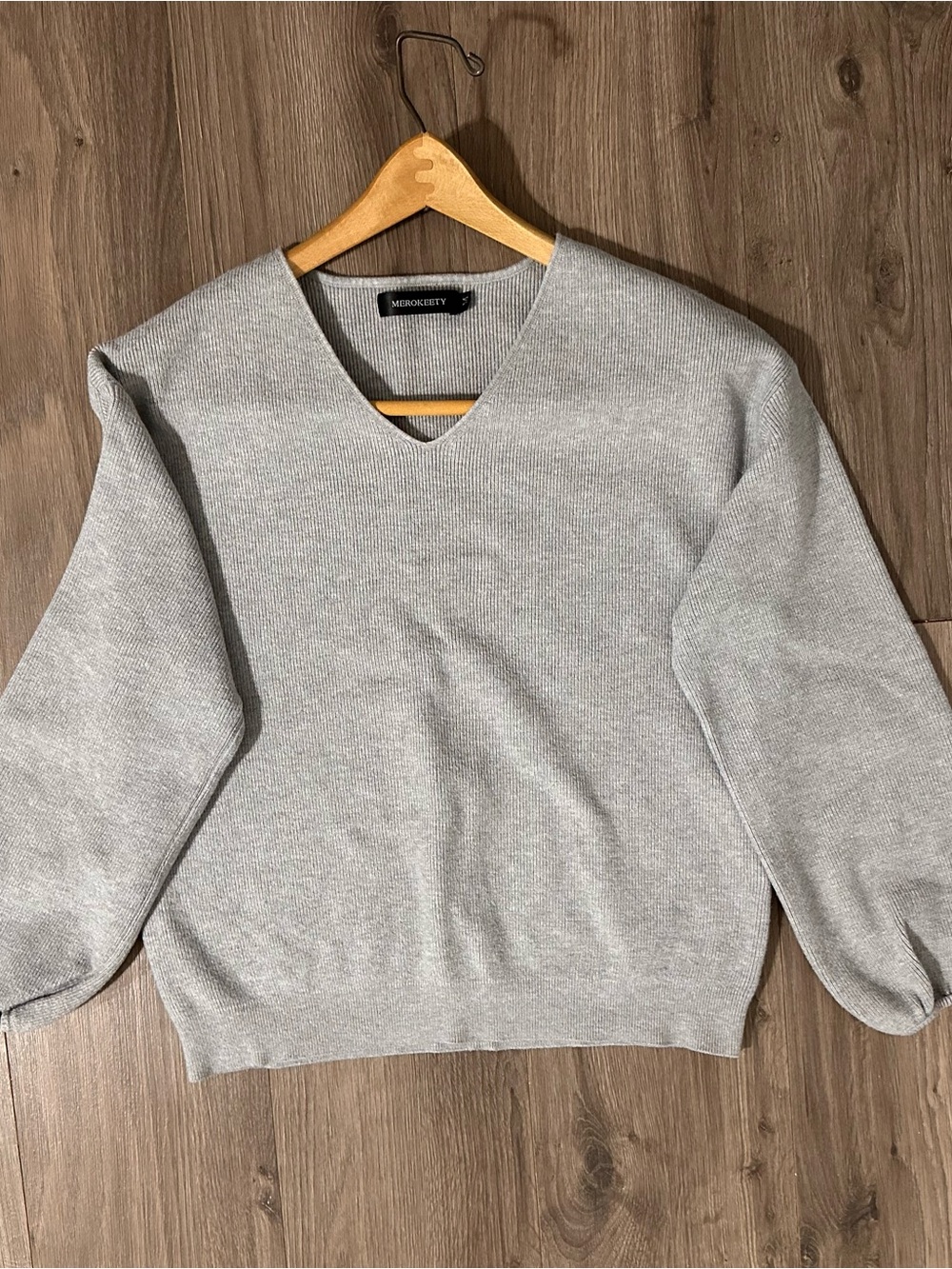 Merokeety Sweater Light Gray V-Neck Ribbed Knit Rounded Puff Cuffs - Picture 7 of 7